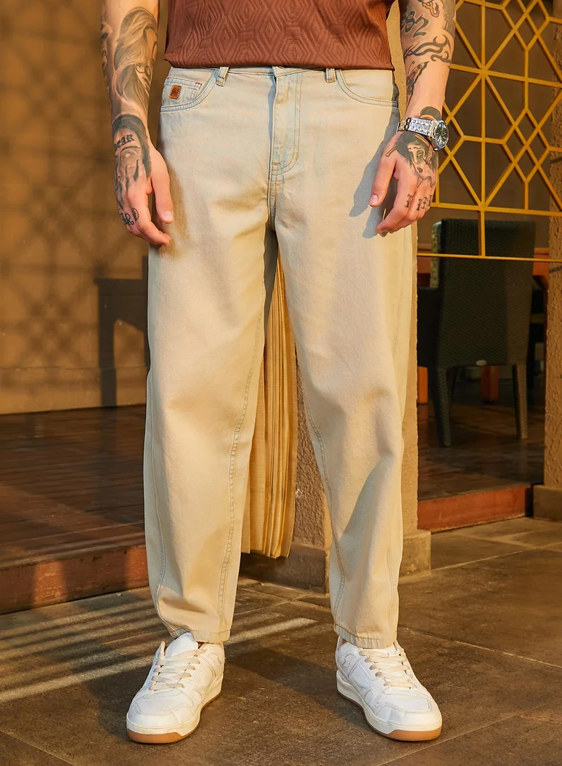 كامبوس سوترا Men's Light Blue Light-Wash Carrot-Fit Denim Jeans For Casual Wear | Mid-Rise | Regular Fit | Button Closure | Denim Jeans Crafted With Comfort Fit For Everyday Wear